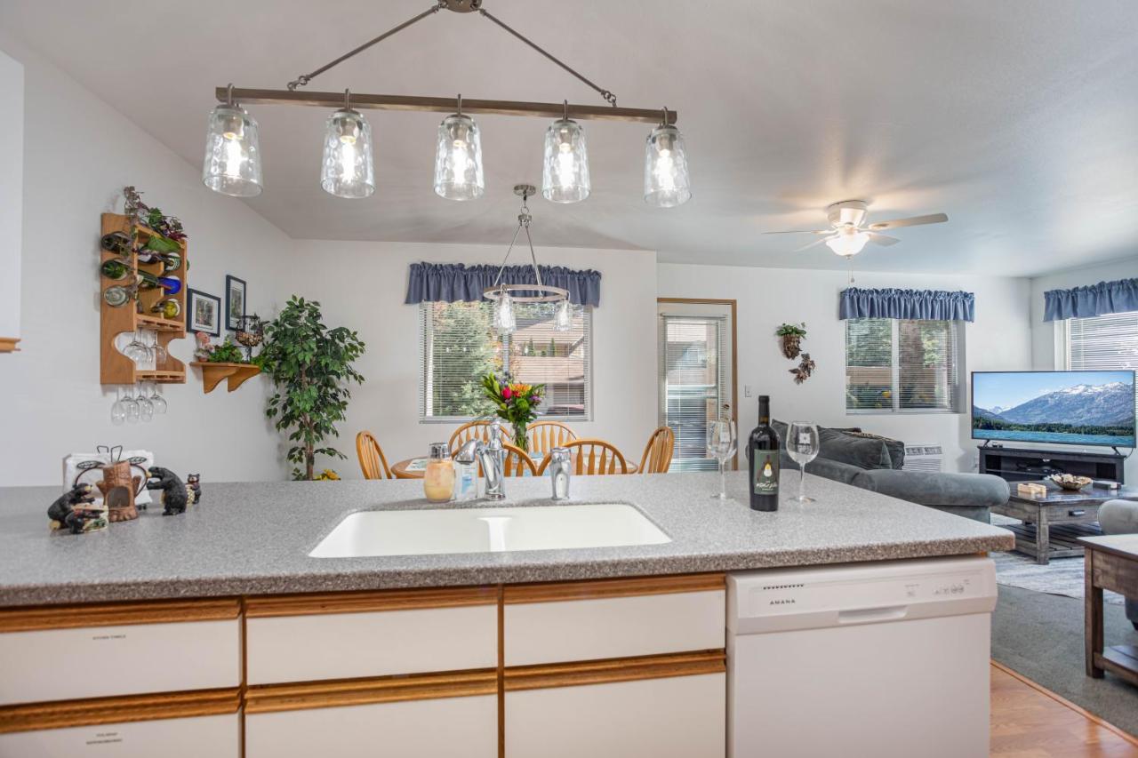 Walk To Downtown * 6 Guests * Pets * A/C! * No Stairs! Apartment Leavenworth Exterior photo